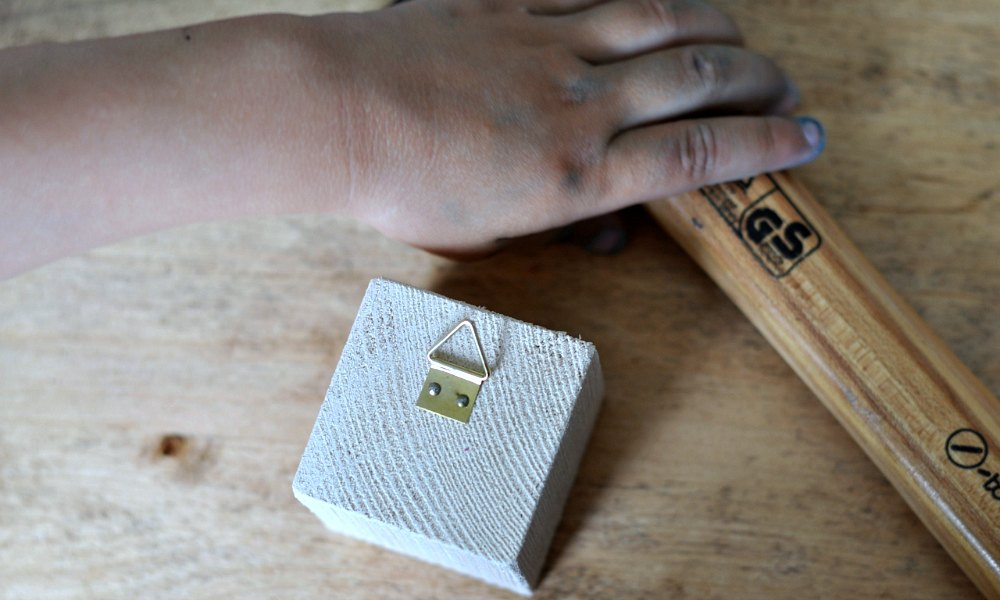 Billet "DIY: porte-bijoux" paru sur www.avecpanache.ch