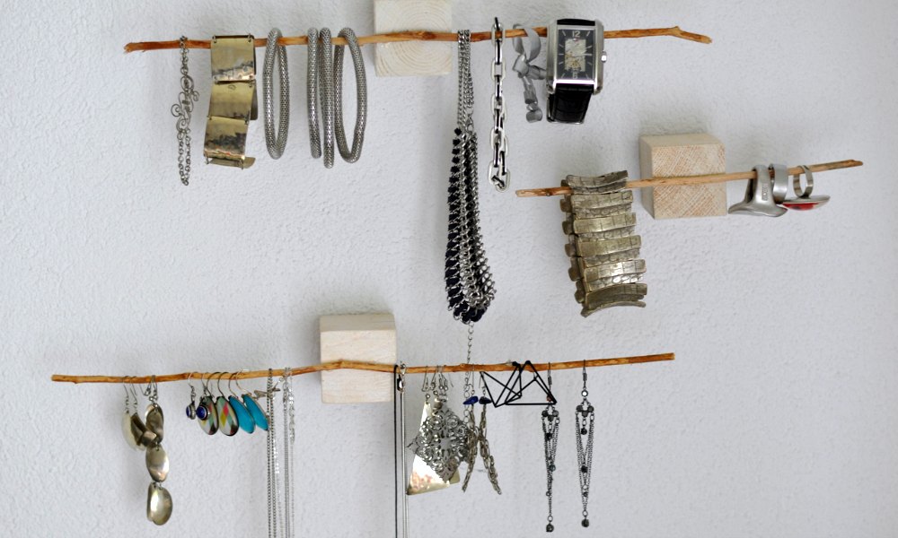 Billet "DIY: porte-bijoux" paru sur www.avecpanache.ch